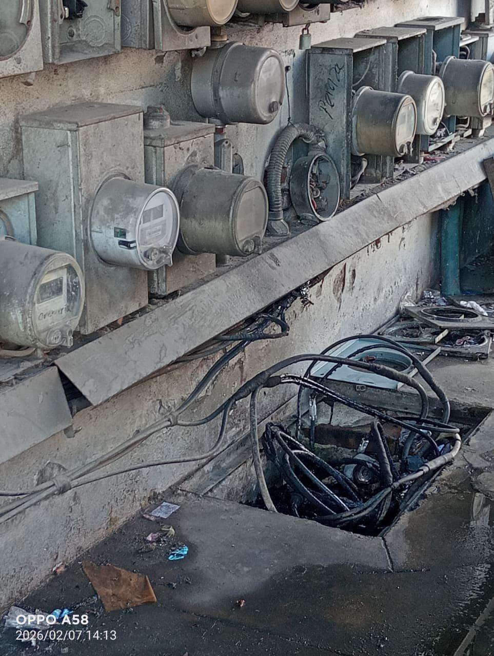 $!Se registra conato de incendio en área de medidores del Mercado Pino Suárez, en Mazatlán