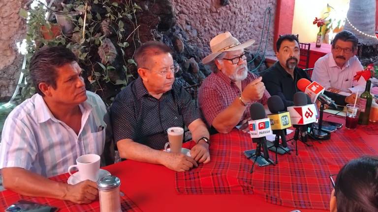 Jubilados de la UAS manifiestan su rechazo a la petición al Gobierno de México de más recursos para la Universidad.