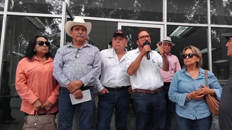 Los asistentes a la reunión aprobaron suspender las movilizaciones para dar oportunidad a que las autoridades federales cumplan con los acuerdos alcanzados.