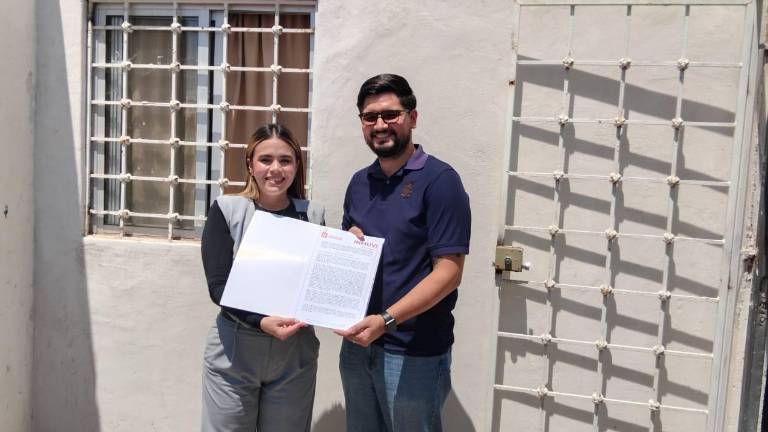 La Alcaldesa de Culiacán Ana Miriam Ramos Villarreal entrega escrituras