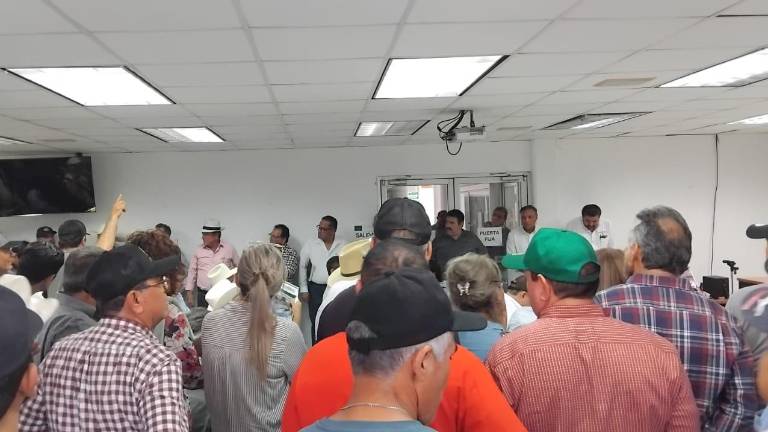 Reunión de productores agrícolas de Sinaloa con funcionario de la Sader en Culiacán.