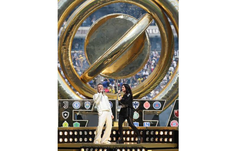 Robbie Williams y Laura Pausini deslumbran en la clausura del Mundial de Clubes 2025