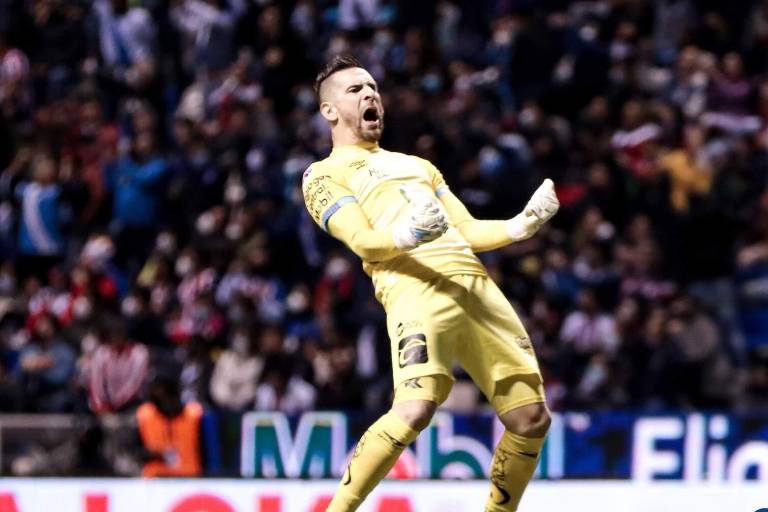 Puebla elimina a Chivas en penaltis y avanza a cuartos de final