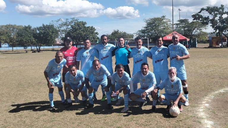 Frutería Bernal quiere levantar la Copa.