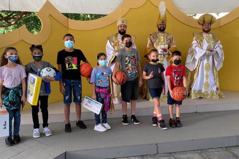 Bad Bunny lleva alegría a más de 25 mil niños en Puerto Rico