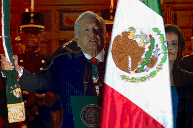 ‘¡Vivan las culturas del México prehispánico!’: AMLO en un Grito que honra a mexicas