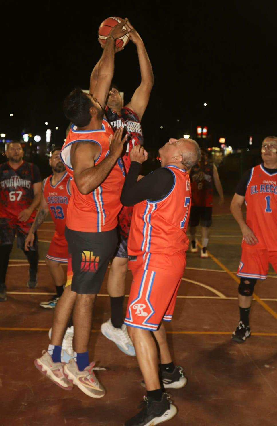 $!Transporte Díaz empieza con triunfo en playoffs de Liga Parque Lineal