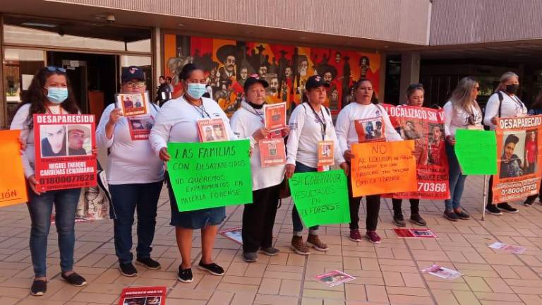 Integrantes del colectivo Sabuesos Guerreras, de Culiacán, piden que haya un director de Servicios Periciales capacitado.