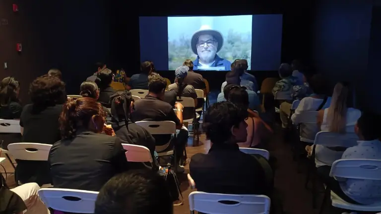 El Gran Acuario Mazatlán entregó reconocimiento a dos investigadores que han contribuido a la conservación del mangle en la región.