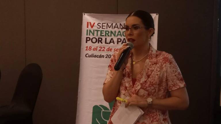 Cristabel Zamora informó que trabaja de la mano de SEPyC en la formación de alrededor de 120 asesores técnicos pedagógicos listos para capacitar al personal docente.