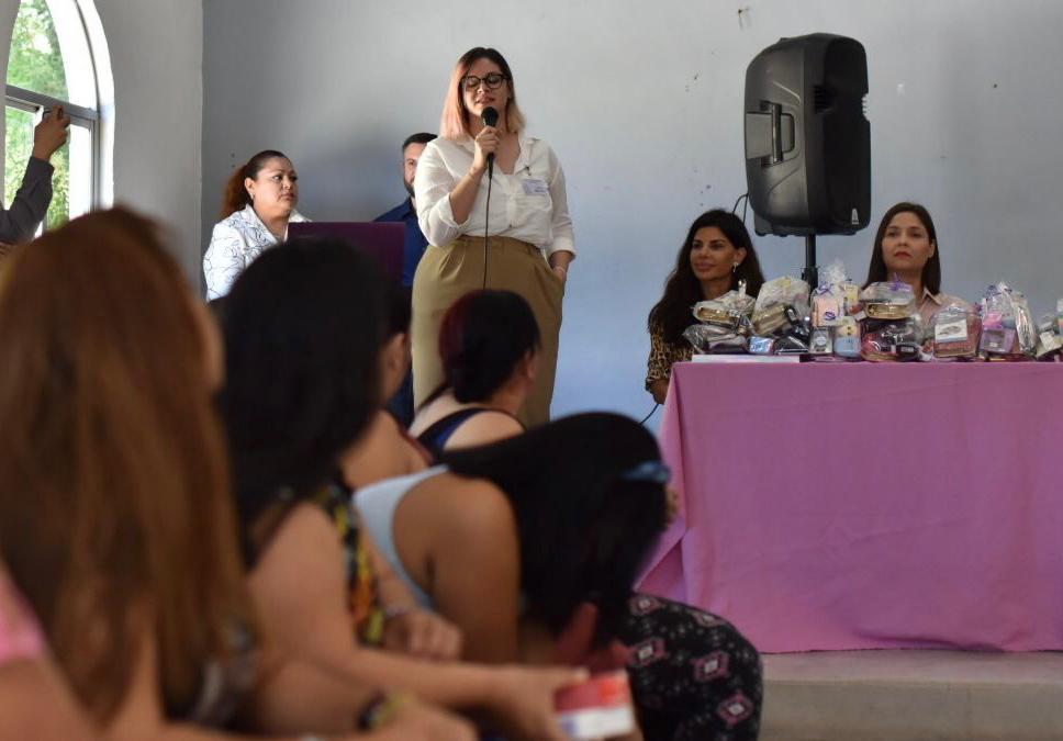 $!Celebra Semujeres a mamás en Centro Penitenciario de Aguaruto