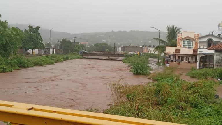 Se desborda el arroyo Jabalines en La Foresta; piden ayuda al Gobernador y al Alcalde para muro