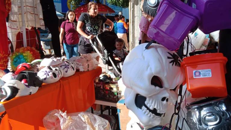 Ventas del comercio ambulante de Culiacán repuntan hasta un 80% en artículos para Halloween