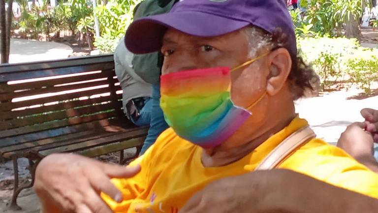 El profesor César Domínguez fue partícipe en la primera marcha de la diversidad en 1992.