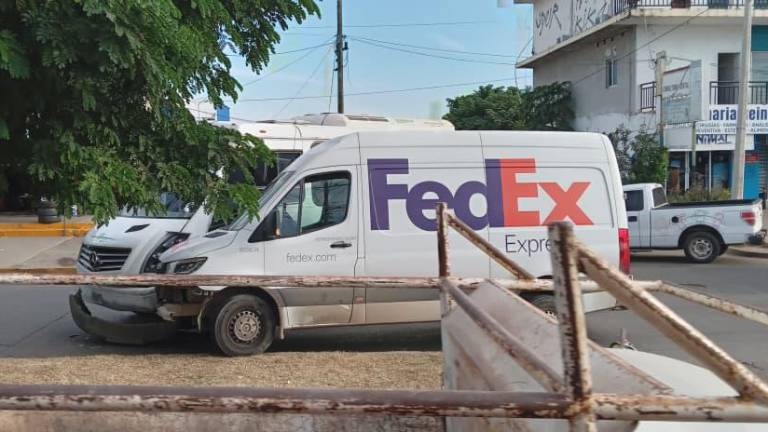 Un choque se registró en la avenida Santa Rosa. Solo se reportan daños materiales.