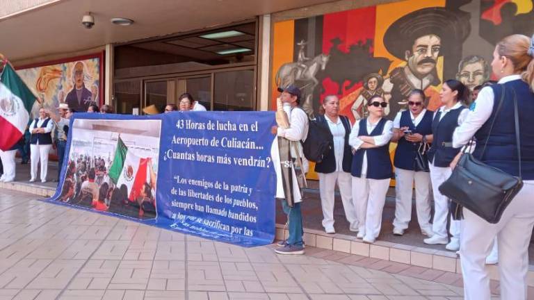 Mil personas se manifiestan contra el Gobierno de Sinaloa en el Palacio, en tres manifestaciones distintas