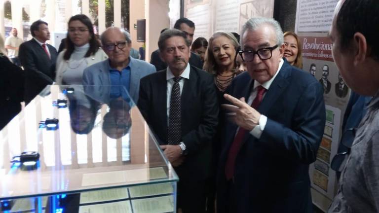 El Gobernador de Sinaloa Rubén Rocha Moya en el Congreso del Estado.