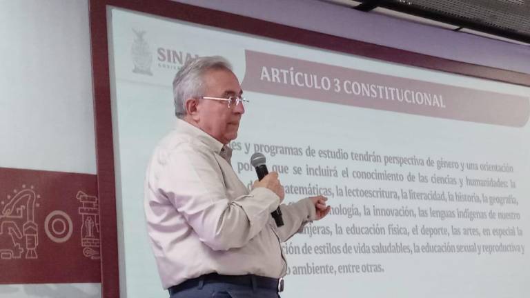 Los libros de texto de la SEP están sustentados en la Constitución y están hechos bajo rigor científico, aseguró el Gobernador Rubén Rocha Moya.
