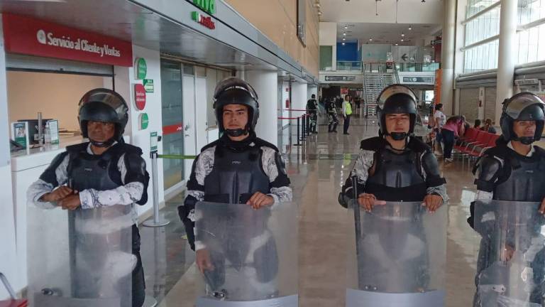 En dos días se ha registrado la afectación a casi 10 mil pasajeros que no pudieron tomar sus vuelos en el Aeropuerto de Culiacán.