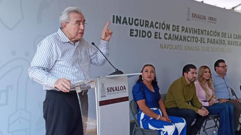 El Gobernador Rubén Rocha Moya entregó la obra de pavimentación de la carretera ejido el Caimancito-El Paraíso.