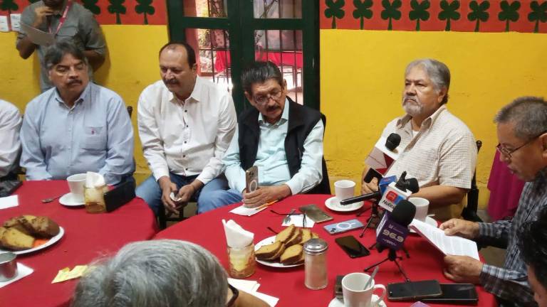 Jubilados denuncian abusos a sus derechos laborales de parte de la UAS.