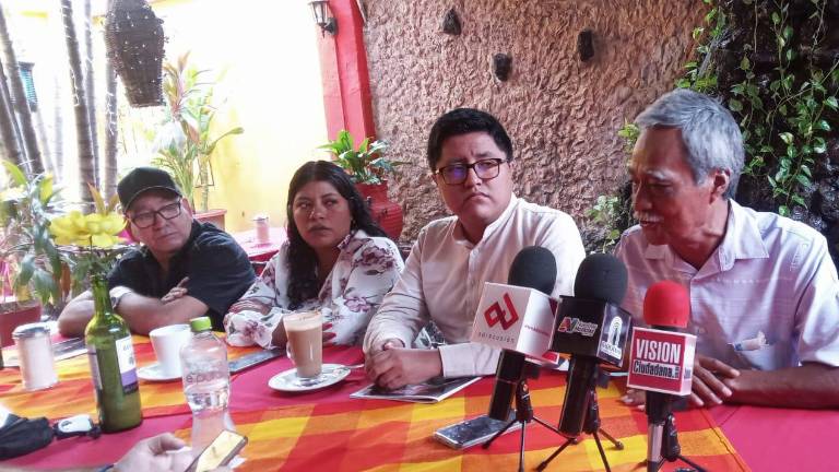 Conferencia d e prensa de integrantes de Movimiento Antorchista en Culiacán.