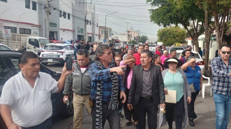 El Presidente de la Unión de Locatarios del Centro de Culiacán informó que han documentado alrededor de 30 casos en los que hay sobornos para obtener permisos.