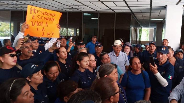 La marcha fue organizada por la asociación Guerreros Unidos de Sinaloa, grupo que gestiona a favor de los derechos laborales de los policías municipales en el estado.