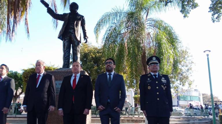 Izan Bandera en conmemoración del natalicio de Benito Juárez