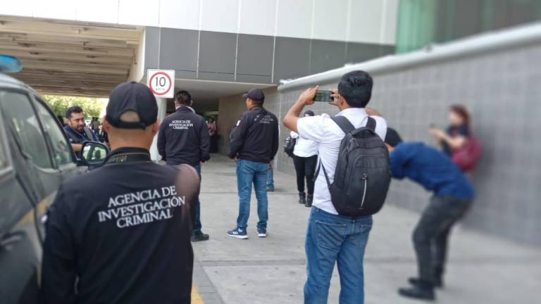Arriban agentes de la FGR al Aeropuerto de Culiacán