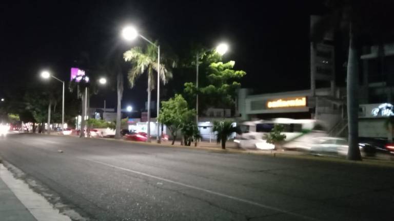 Denuncian que camioneros ‘amarran’ temprano y dejan sin servicio a los usuarios en Mazatlán