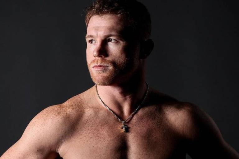 Canelo Álvarez revira a cuestionamientos del padre de Benavidez y critica a su hijo