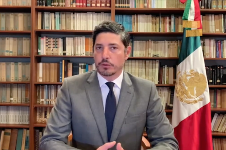 Gobierno de Perú expulsa a Embajador mexicano