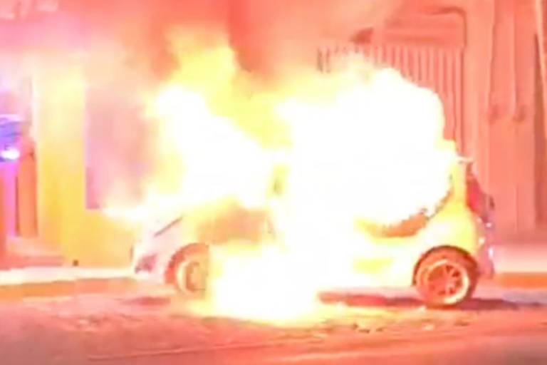 Oxxos, negocios, autos... presuntos criminales incendian calles de Guanajuato