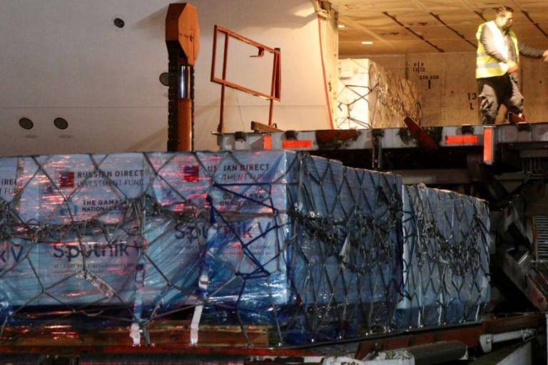 México recibe nuevo embarque con 900 mil dosis de la vacuna Sputnik V contra el Covid-19