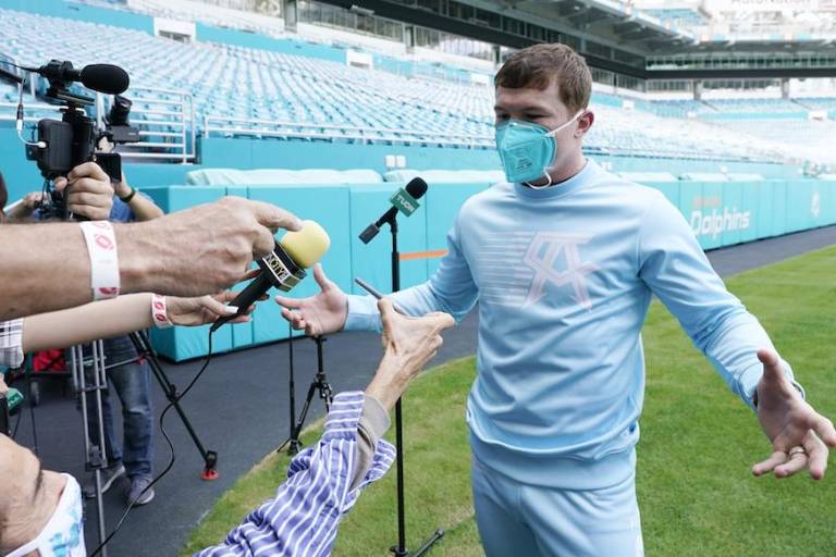 Canelo Álvarez se prepara para enfrentar a Billy Joe Saunders en el Estadio AT&amp;T