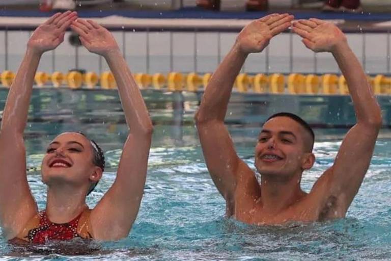 Los mexicanos Joel Benavides y Trinidad Meza avanzan a Final del Mundial de Natación Artística