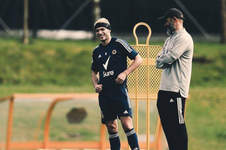 ‘Debemos ser pacientes’: El técnico de los Wolves no ve aún el regreso de Raúl Jiménez a la cancha