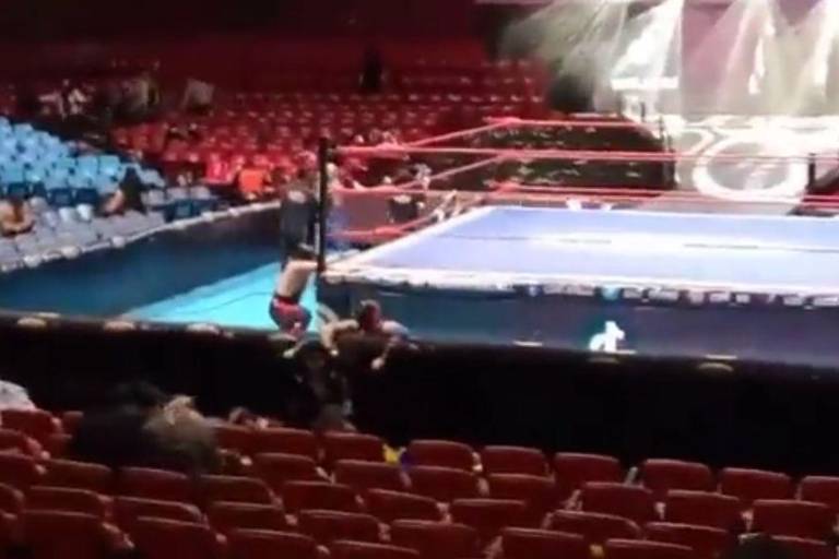 VIDEO: Función de lucha libre es interrumpida por el sismo de 7.1 en la Ciudad de México