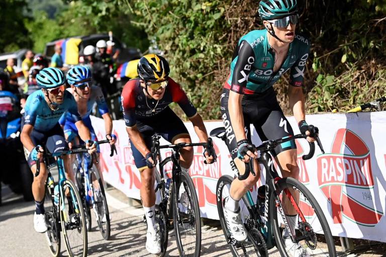 Richard Carapaz se apodera del liderato del Giro de Italia