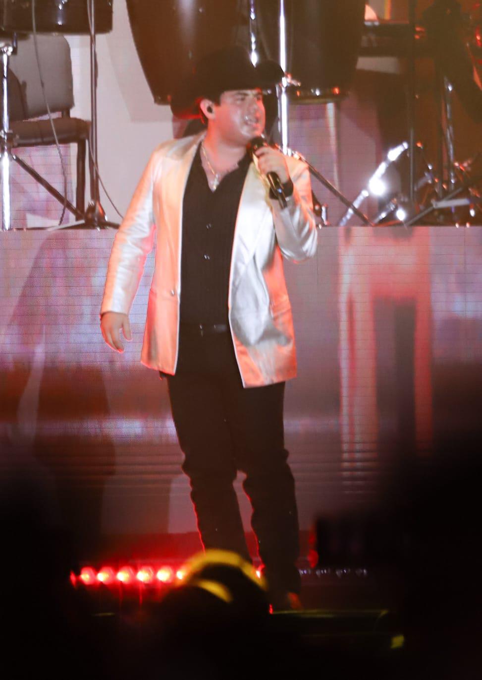 $!Abren la fiesta carnavalera Julión Álvarez y Alfredo Olivas con el Rey de la Alegría Héctor II