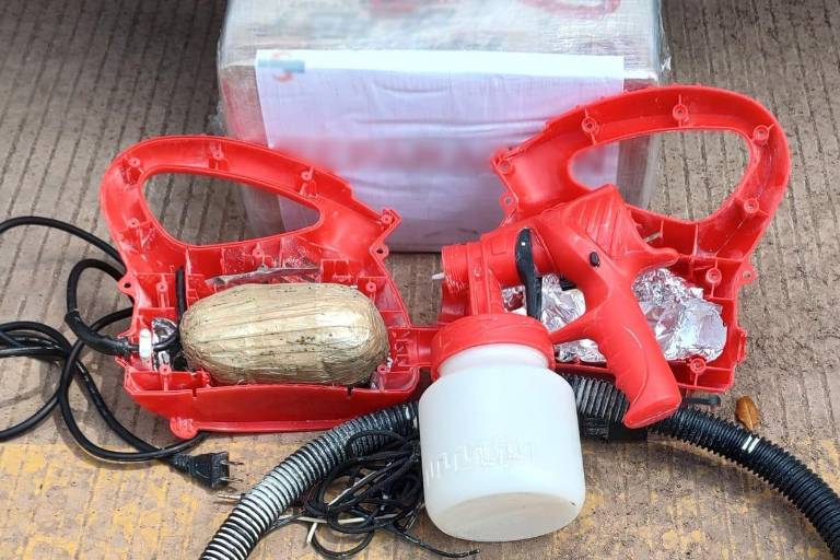 Asegura Guardia Nacional paquete de cristal en pistola para pintar en Culiacán