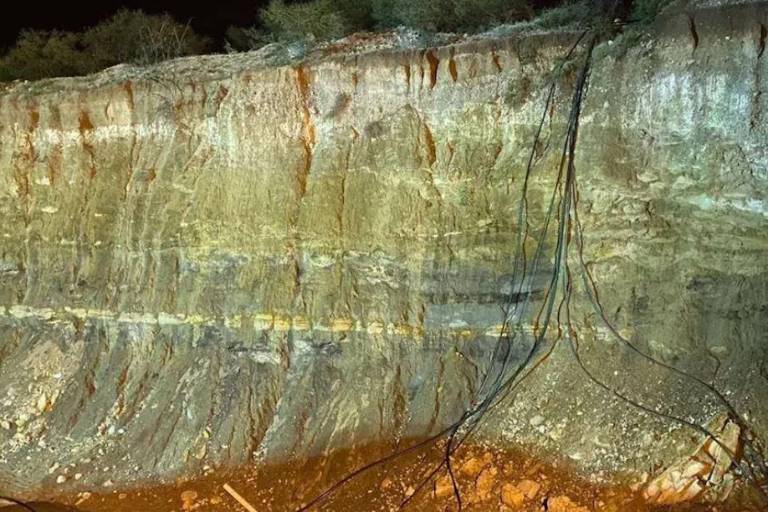 Autoridades usan 4 bombas para extraer agua de la mina en Coahuila