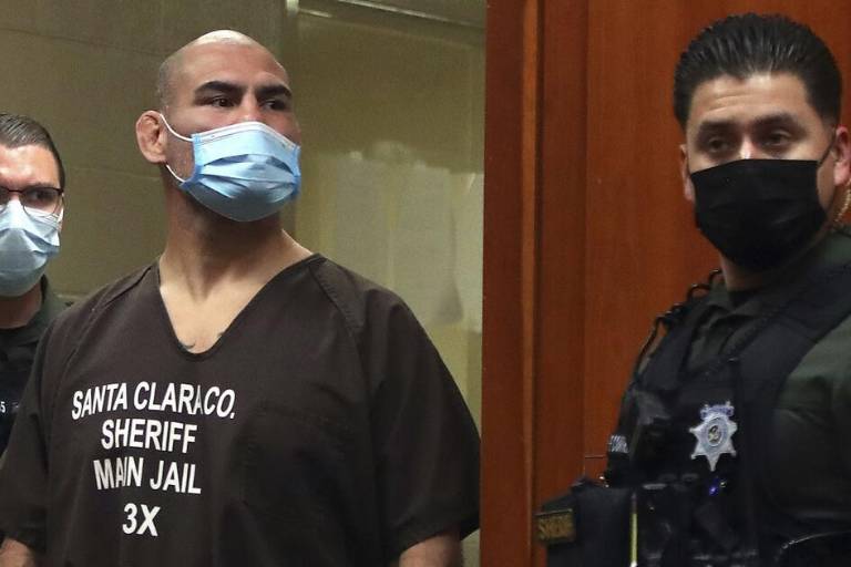 Niegan libertad bajo fianza a Caín Velásquez; abogado acusa que al abusador sí se la dieron