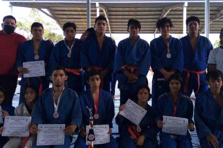 Mazatlecos brillan en Preparatorio Estatal de Judo