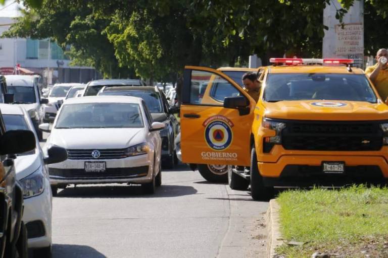 Patrulla de la Policía Estatal Preventiva choca contra camioneta en Culiacán