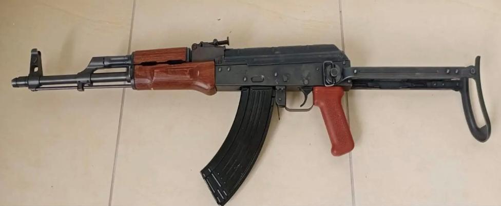 $!Detienen a tres y decomisan dos AK-47 y 90 cartuchos en operativo de la FEMDO en Los Mochis