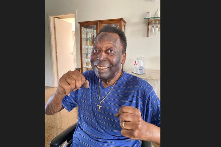 Pelé es de nuevo hospitalizado con hinchazón general