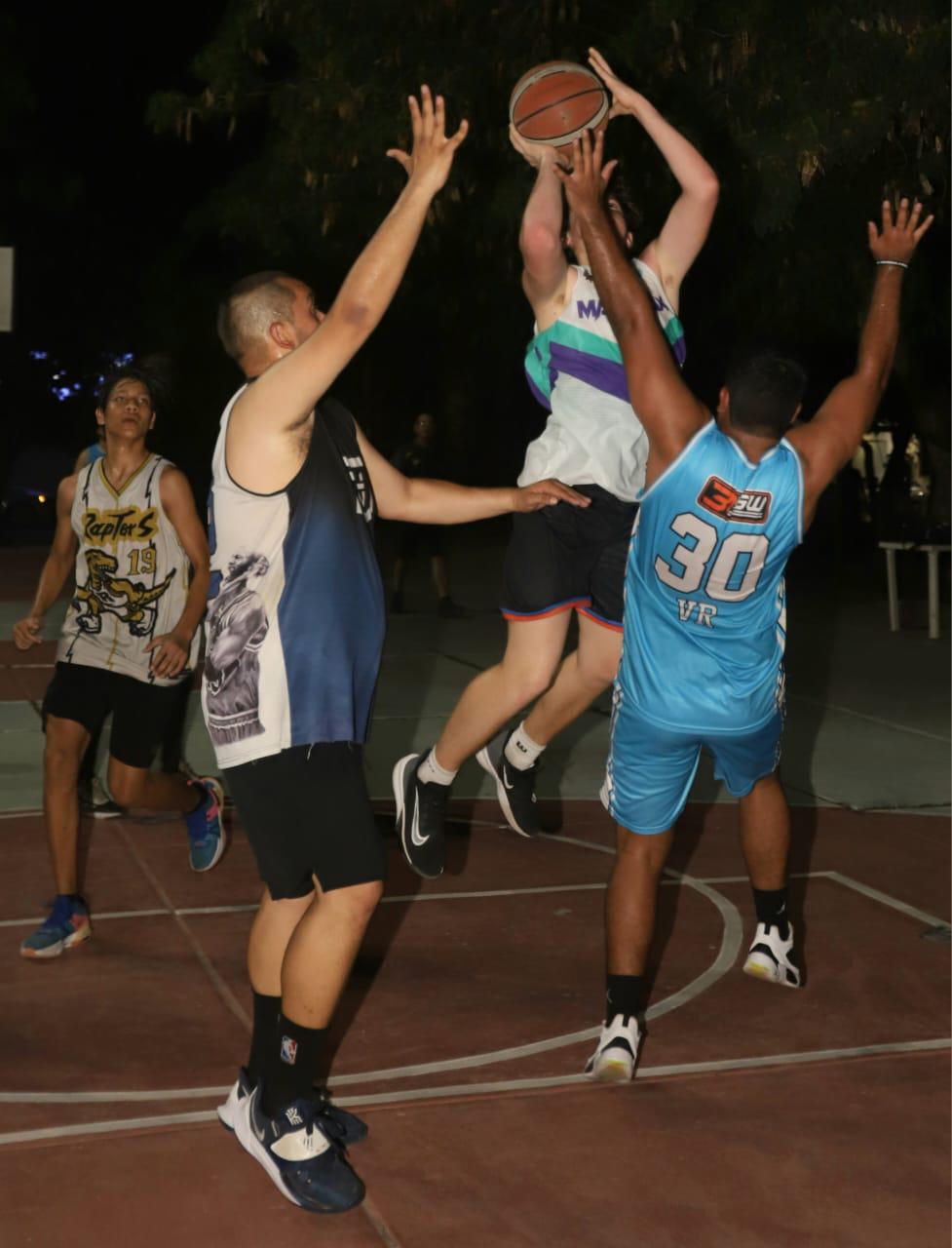 $!Huskys resuelve reñido partido en Liga de Básquetbol Golden