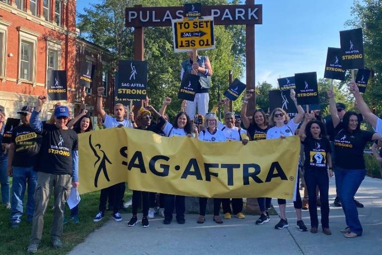Guionistas de Hollywood llegan a un principio de acuerdo para terminar la huelga